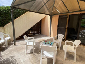 Port Leucate : T3 en résidence prisée, proche plage et port, avec terrasse, parking privé - FR-1-798-27